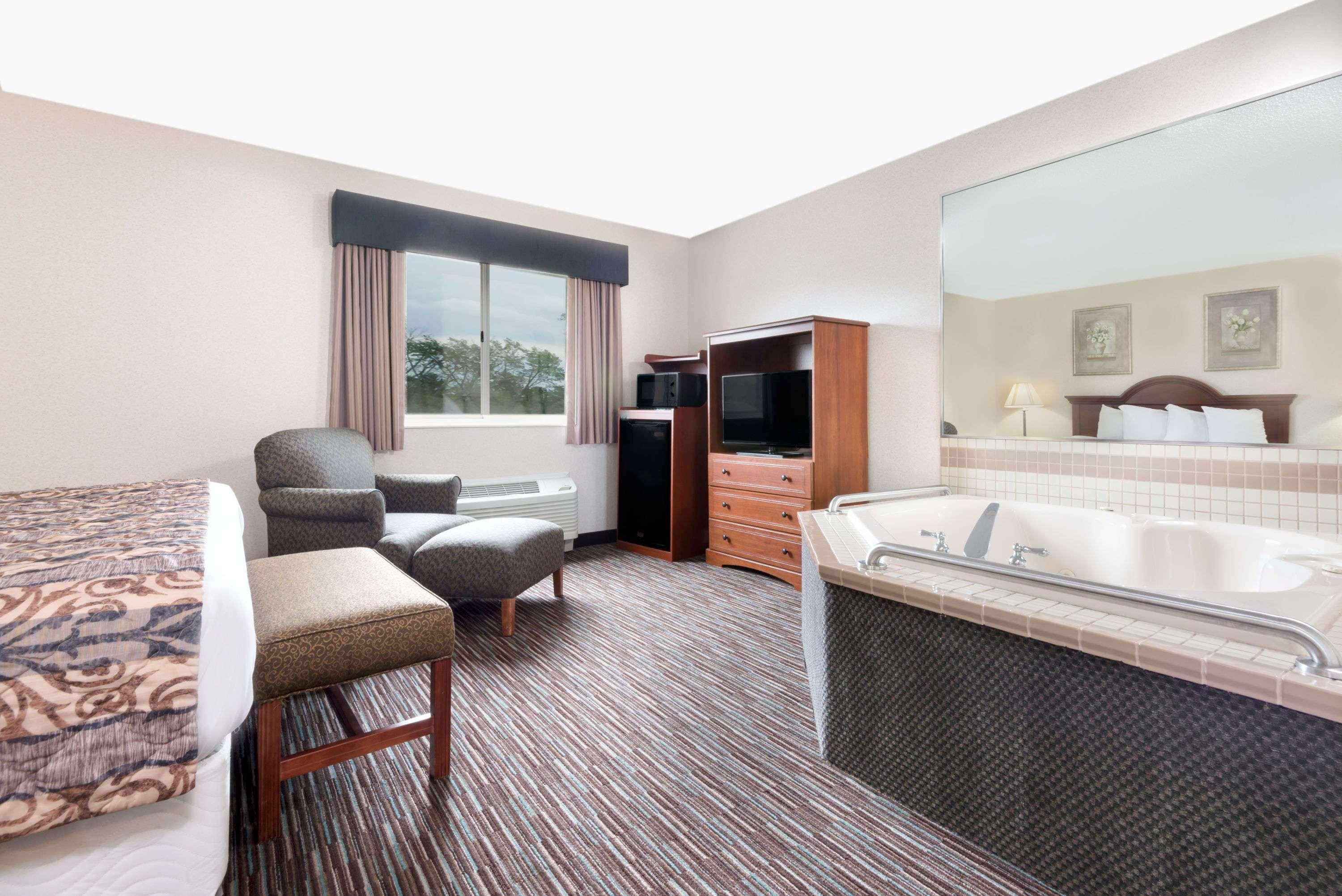 מלון Baymont By Wyndham Columbus/Rickenbacker מראה חיצוני תמונה